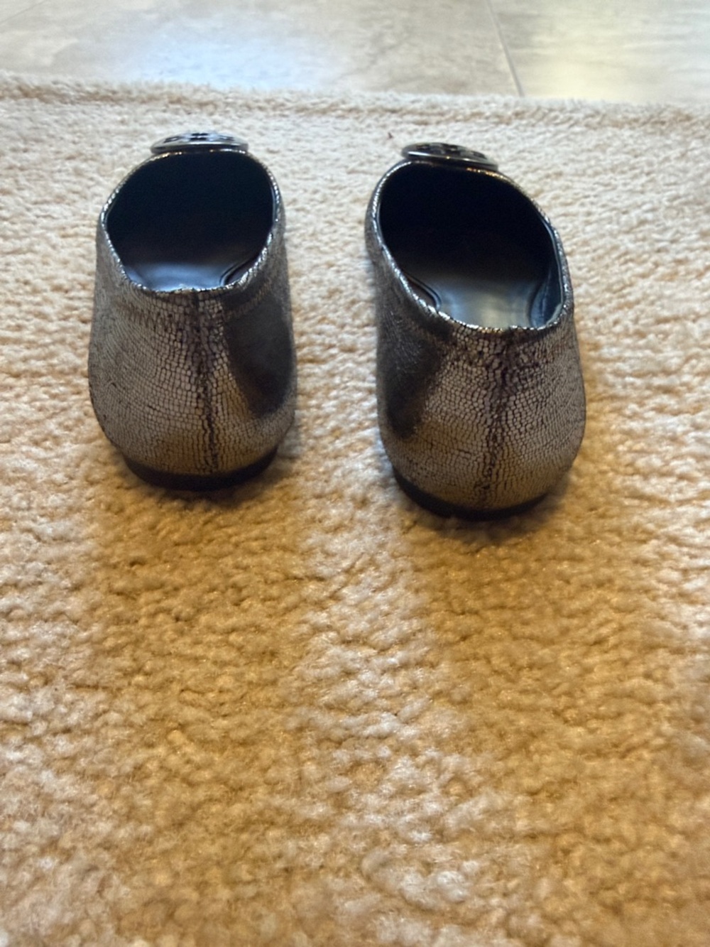 Tory Burch Silver Metallic Logo Ballet Flats 7.5 - Picture 5 of 5